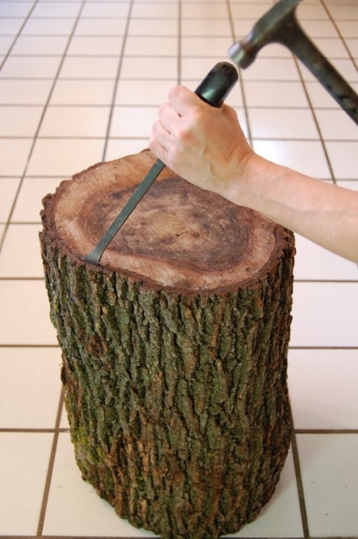 comment enlever ecorce dun rondin de bois et tronc d arbre pour fabriquer un meuble