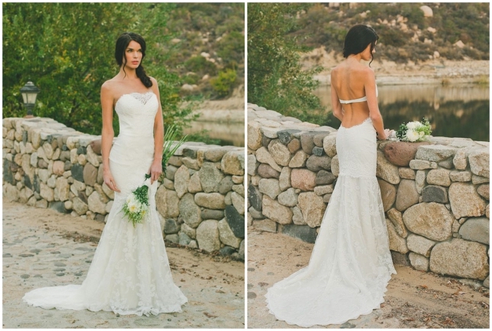 une robe de mariée fourreau effet double look avec un bustier coeur, une bretelle horizontale qui traverse le dos horizontalement 