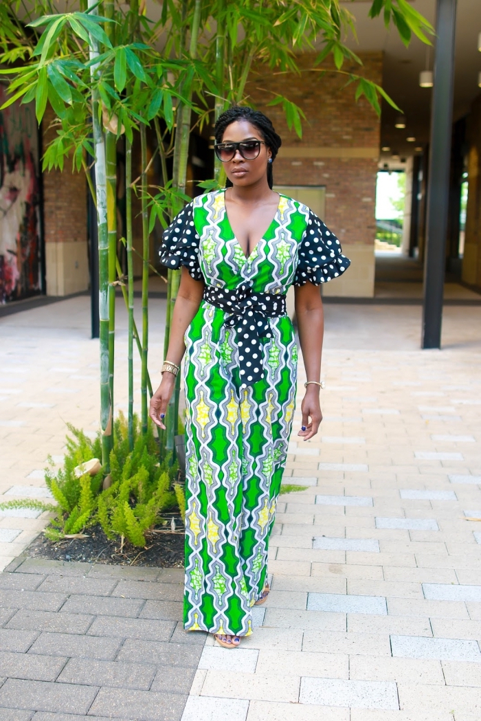 modele de robe africaine portefeuille qui mixe l'imprimé africain et l'imprimé pois, adopté sur les manches et la ceinture
