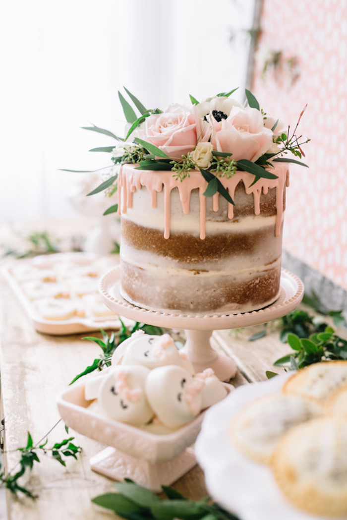 Idée gateau piece montee pour mariage bohème chic, idée gateau top fleurs