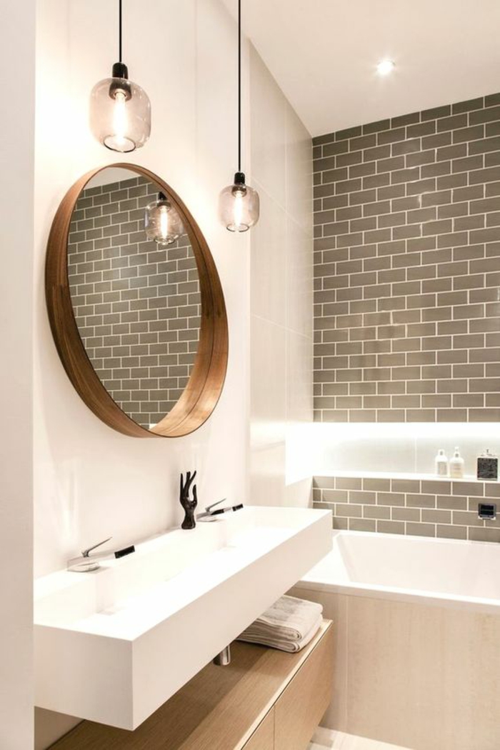 salle de bain 5m2, miroir rond au cadre en couleur bronze, carrelage mural en vert olive en motifs briques, modele de salle de bain 