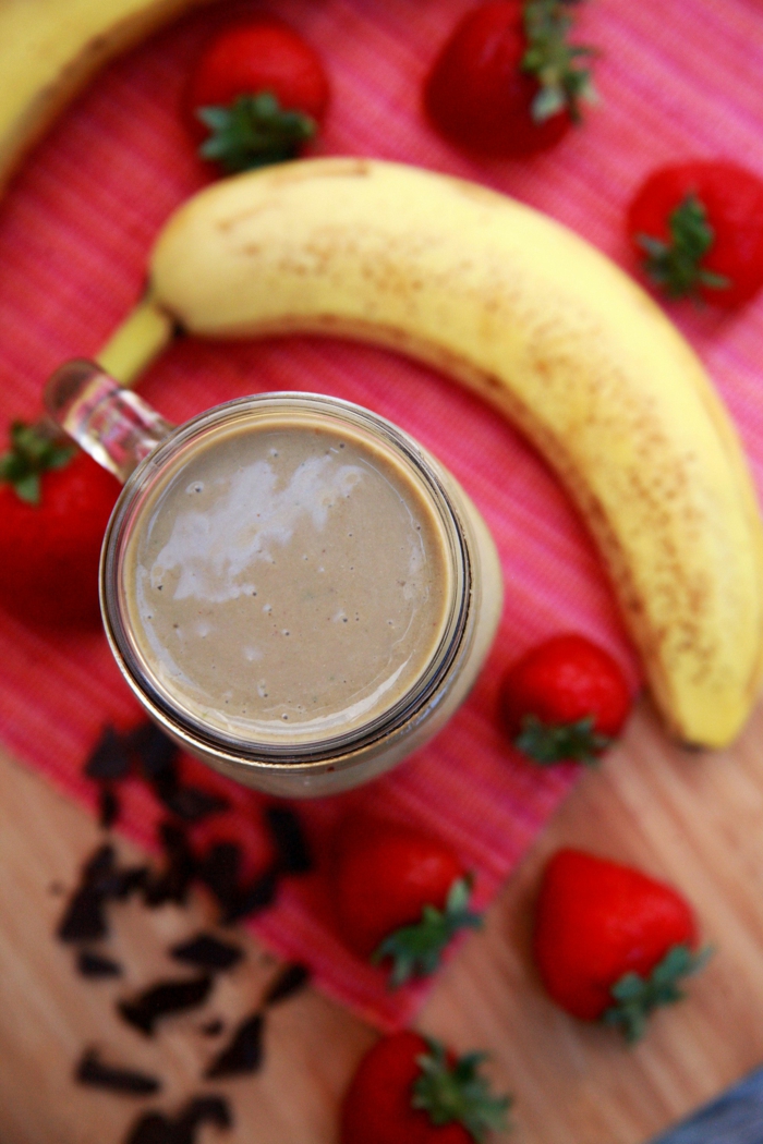 smoothie fraise, banane et chocolat noir, comment servir son smoothie
