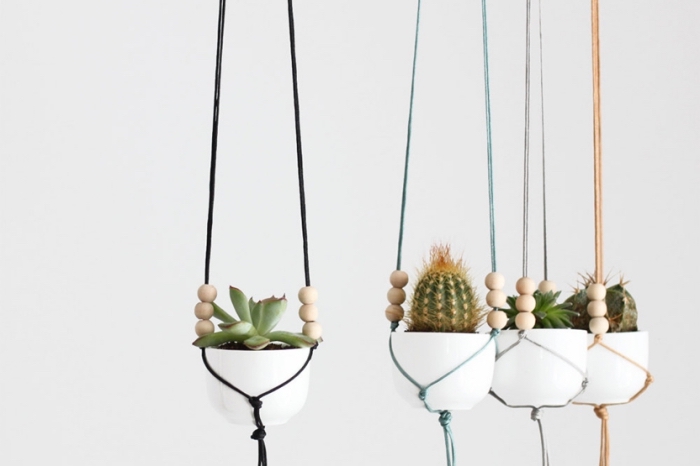 modèles de suspension plante macramé diy en corde coloré, faire une suspension florale en corde et perles de bois pour plantes succulentes