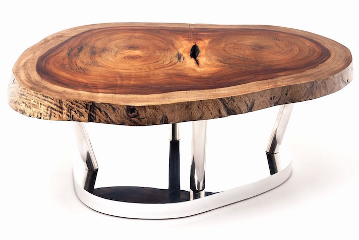 table basse bois massif design vernis sur support pied en métal chromé