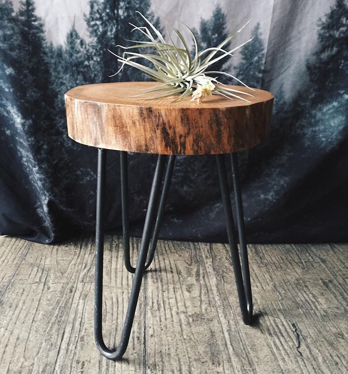 petite table basse en tronc d arbre rustique avec pieds hauts en métal noir
