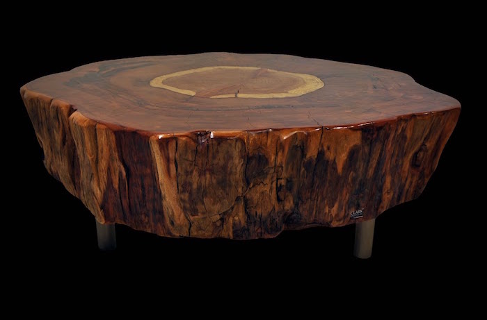 modele table basse bois massif vernis sur pieds métal comme meuble déco luxe pour salon