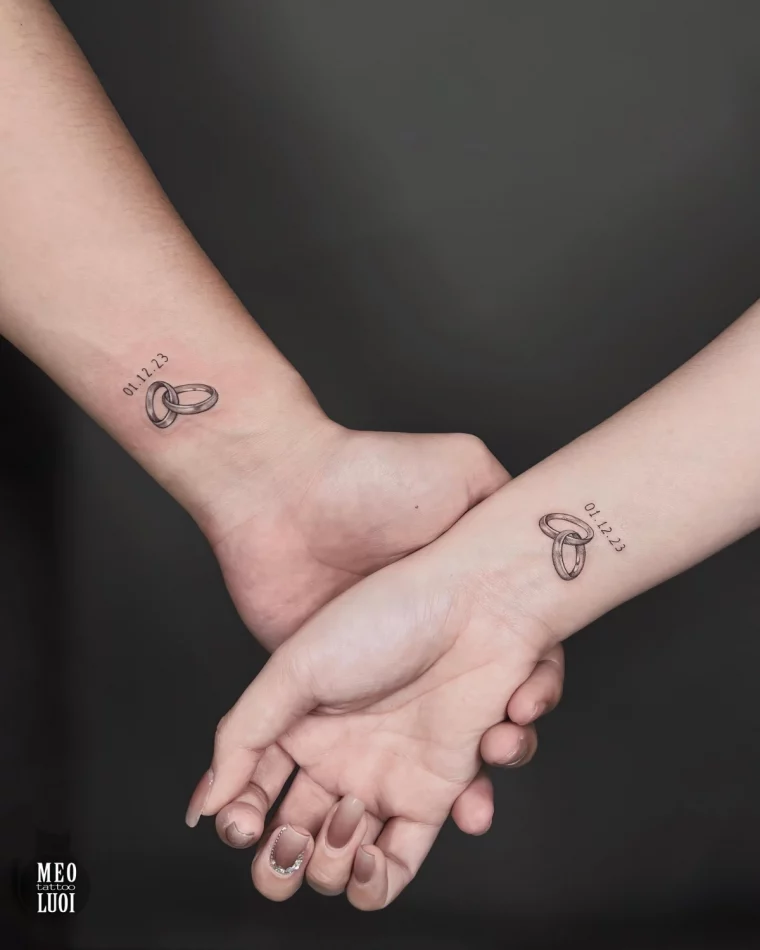 tatouage alliance prenom ou date dessin poignet mariage