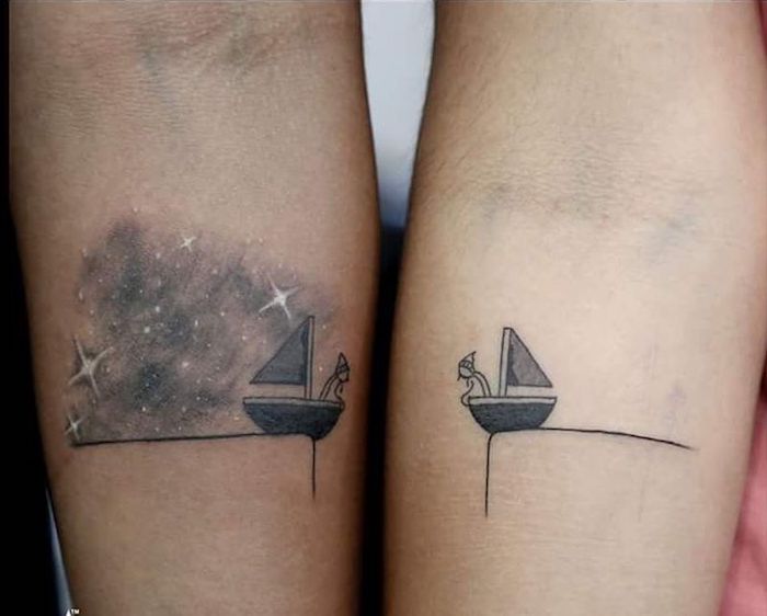 tatouage amour et fidelite, mignon dessin de deux bateaux avec deux amoureux, tatouage en commun, choisir un tattoo discret