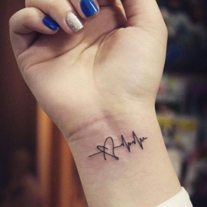 tatouage infini amour en cardiogram avec coeur, tatouage en commun, tatouage amour et fidelite elle et lui