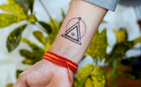 tatouge discret homme formes geometriques sur l avant bras