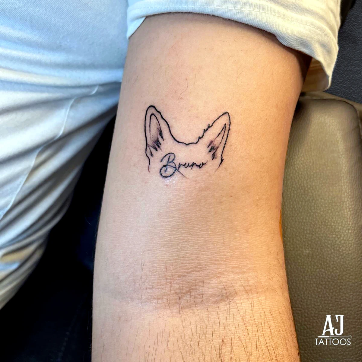 tattoo petit pour homme oreilles de chat