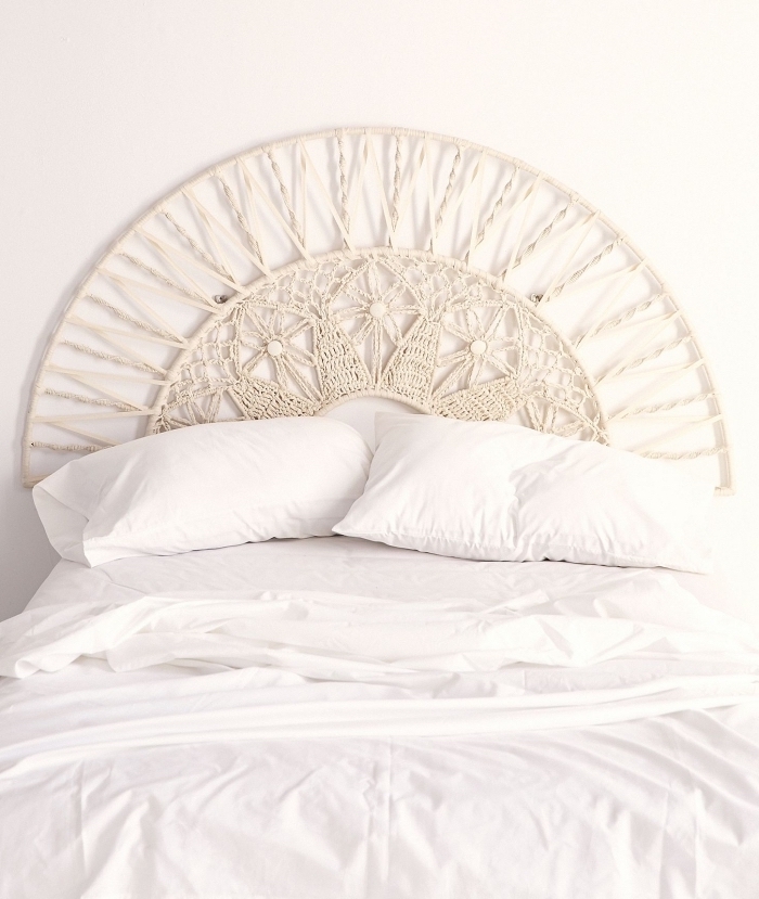 idée macramé technique pour un décor bohème dans la chambre à coucher, modèle de tête de lit en macramé