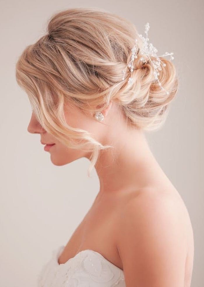 Fleurs pour accessoire de coiffure mariage invitée, coiffure simple mariage accessoires bohème