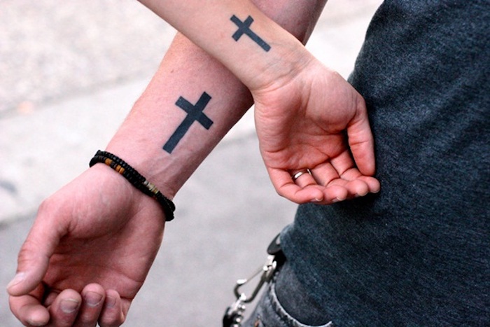 tatouage commun pour couple, tatouage amour éternel, une idée de dessin simple pour moi et mon copain