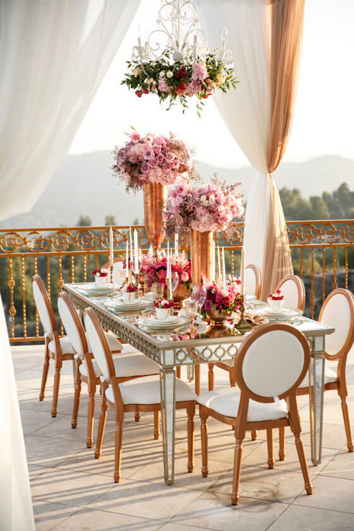 Fête anniversaire deco table anniversaire 18 ans décoration anniversaire 18 ans, veranda décoration avec fleurs et table luxueuse 