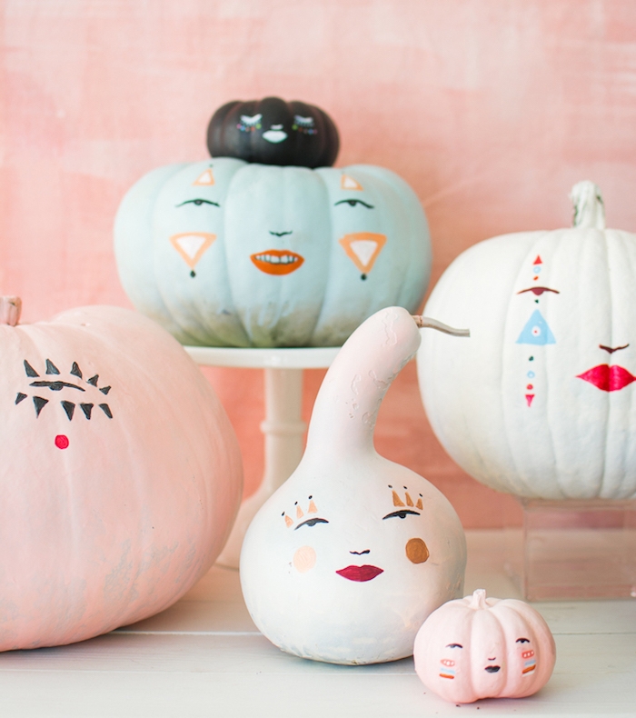 activités halloween originaux en citrouille ou potiron décoré de dessins traits de visage aux indélébiles colorés