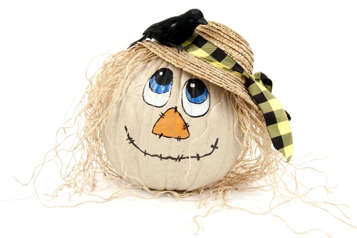 modèle de citrouille blanche décorée avec chapeau et à dessin visage mignon, activité manuelle d'automne pour enfants
