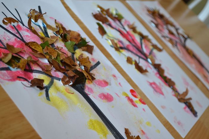 dessin arbre sur un bout de papier blanc avec de la peinture aquarelle et des bouts de feuilles mortes, activité enfant automne simple et rapide
