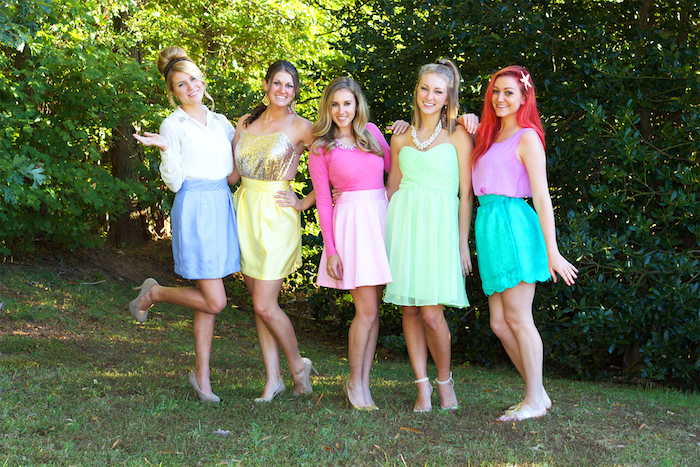 Groupe deguisement duo, déguisement original, deguisement de groupe drole, les princesses de disney dans nos jours tenues 
