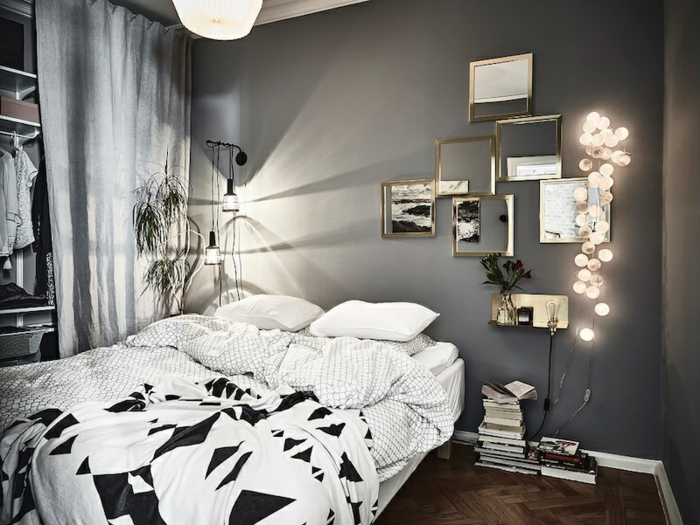 quelle couleur pour une chambre, lit en noir et blanc, guirlande lumineuse, déco murale originale, parquet chevron