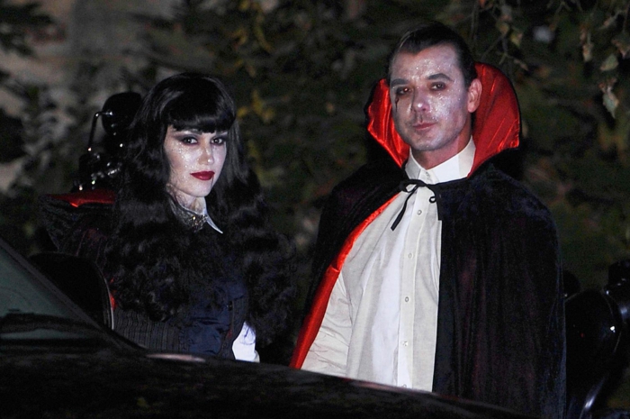vampires élégants, deguisement duo pas cher, homme et femme aux visages peints, tenues en rouge noir et blanc 