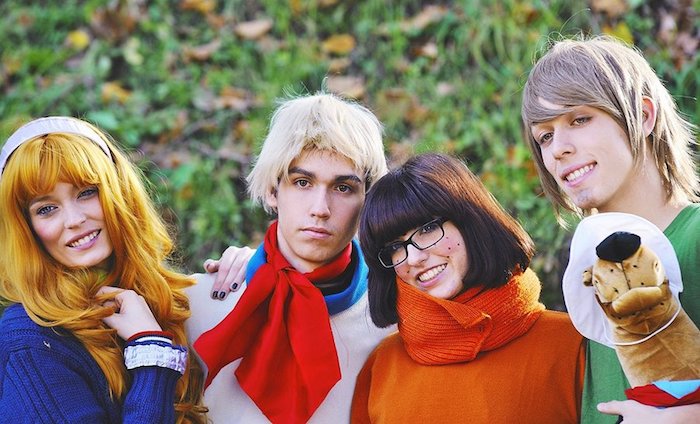 Scooby Doo et la groupe des investigateurs, cool idée de costume pour groupe, déguisement groupe, déguisement personnage célèbre facile