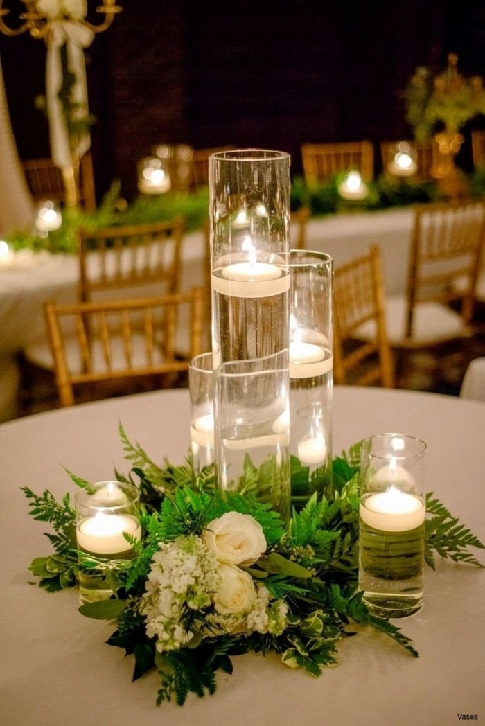 bougeoirs romantiques avec bougies flottantes, décoration verte, deco table mariage champetre