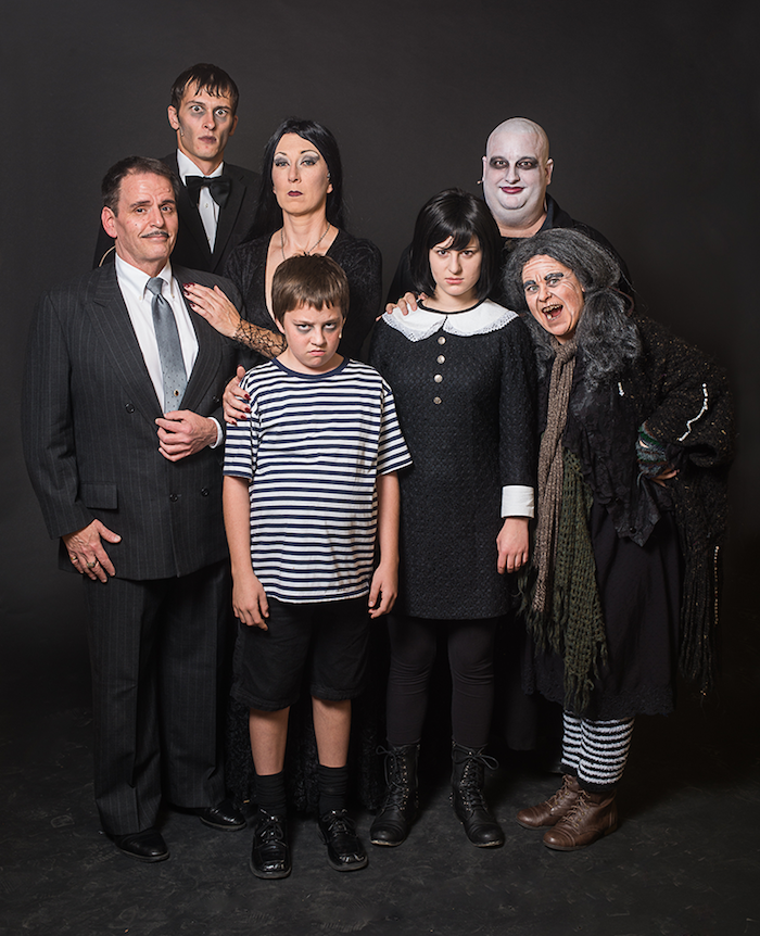 Diy déguisement carnaval facile à réaliser, deguisement groupe, déguisement de groupe festive la famille Addams