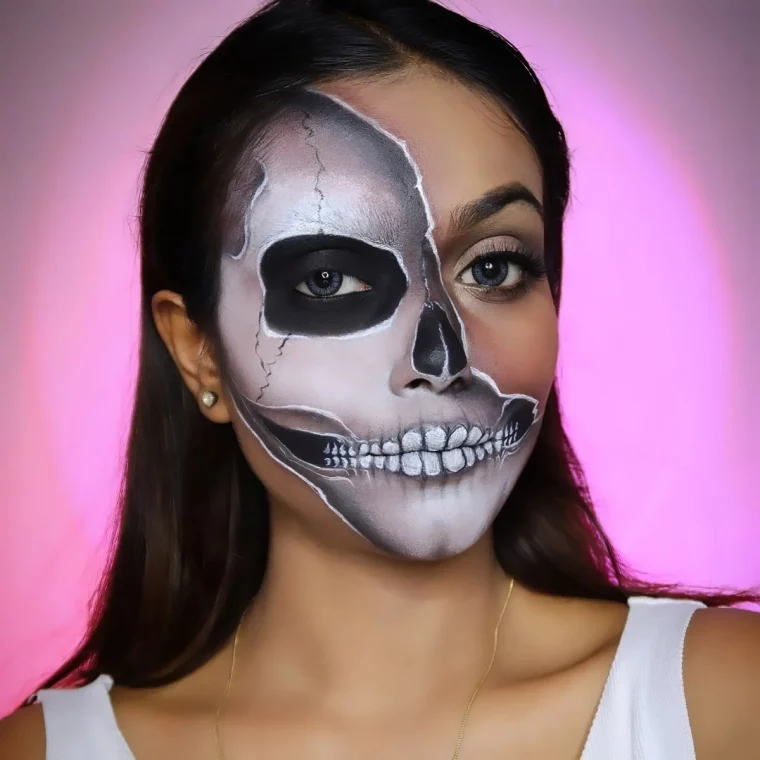 maquillage peinture blanche half skull effet fards paupieres noirs