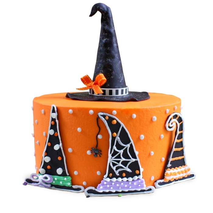 superbe idée pour un gâteau d'anniversaire sur le thème d'Halloween, gâteau sorcière pour enfant, exemple gâteau sur étages