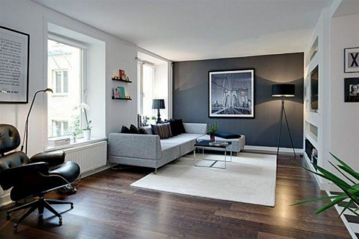 couleur peinture salon, tapis blanc, sol en bois foncé, chaise pivotante, grand sofa gris, quel mur peindre en couleur foncé