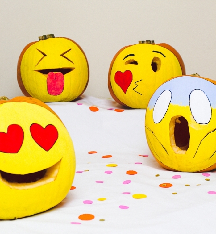 objet de déco tendance emoji, comment personnaliser une citrouille, modèle objet DIY avec citrouille et peintures