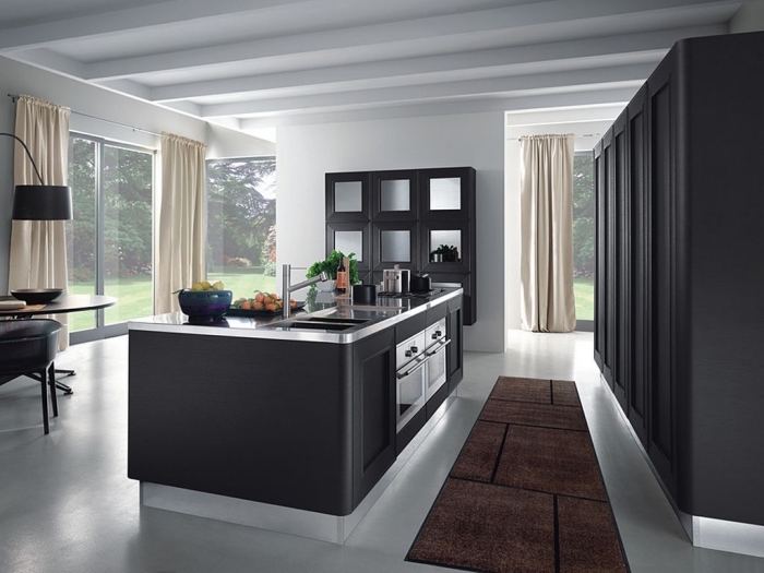 design d'une petite cuisine avec ilot central ouverte vers le séjour en couleurs neutres et finitions en inox