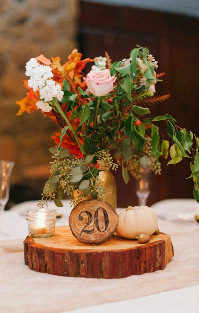rondin de bois décoratif pour table de mariage, décoration mariage champêtre chic, bouquet multicolore