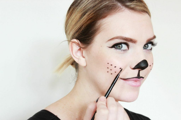 comment réaliser un museau de chat à l'aide d'un eye-liner, maquillage de chat facile et rapide