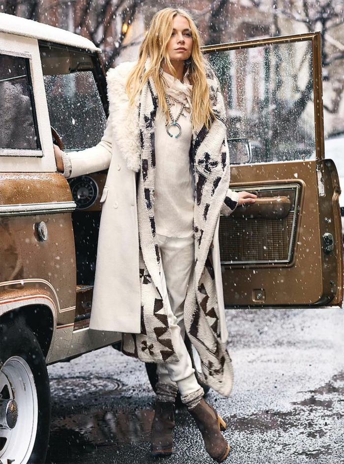 Look bohème chic, comment s habiller en hiver avec un manteau et une gilet longue, tenue chic sans effort, bottines à talon