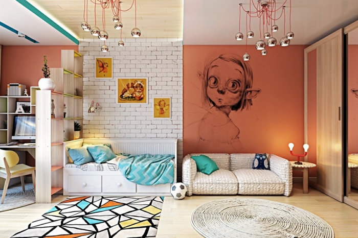 chambre de fille sympathique, lampes pendantes couleur argent, dessin mural, papier peint briques blanches, lit avec rangement, étagère bois et blanc