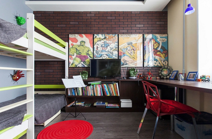 chambre enfant style industriel, tapis rouge, chaise acrylique, lits mezzanine, mur en briques, peintures