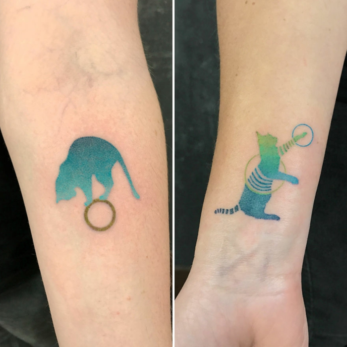 Inspiration tatouage soeurs, chats deux designs pour deux amies ou pour soeurs, tatouage avant bras cool idée quoi se tatouer