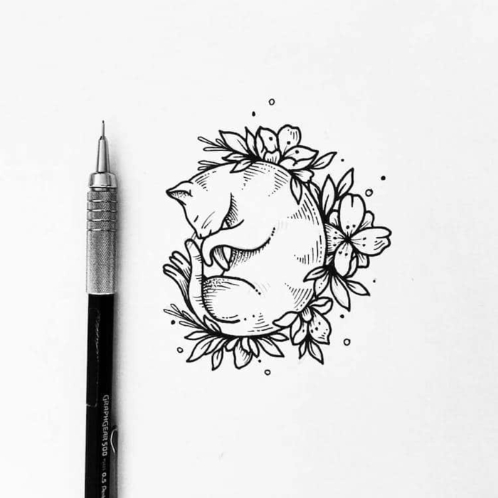 Tatouage mignon pour femme, dessin de tatouage design moderne et intemporel, chaton mignon couverte de fleurs, adorable tatouage minimaliste