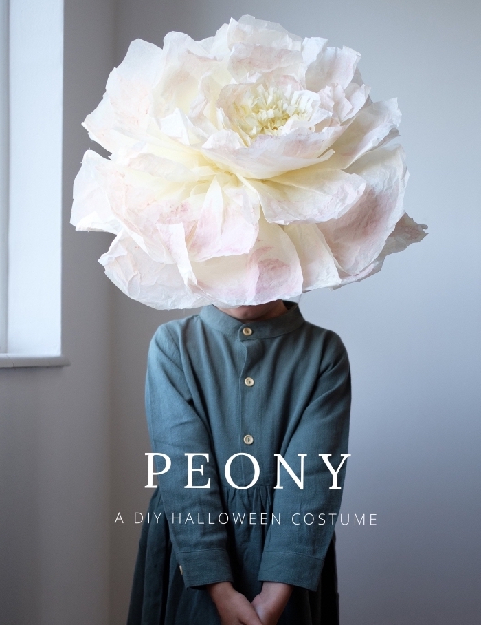 deguisement d halloween a faire soi meme, costume halloween pour enfant, déguisement en fleur avec gros chapeau à design fleur en papier