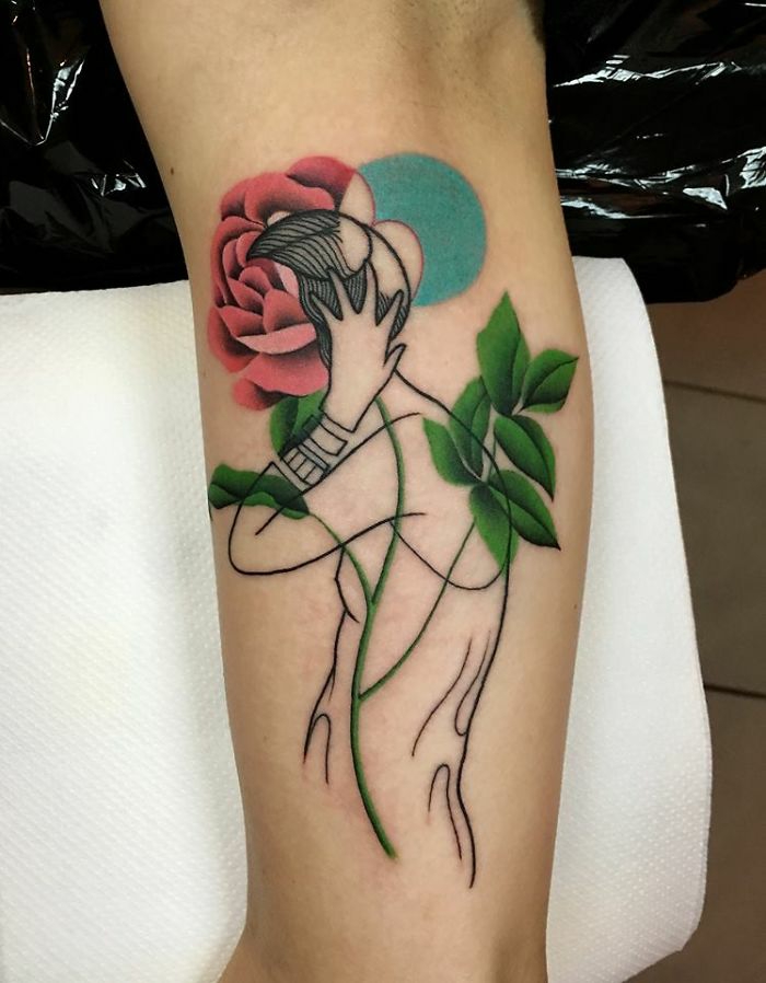 Symbole tatouage bras homme, tatouage minimaliste, symbole de tatouage cool idée, original tatouage dessin silhouette de femme avec tete de gleur