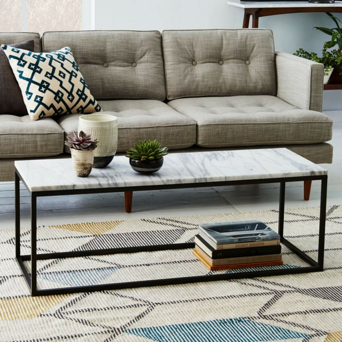 tapis gris géométrique, coussin géométrique, sofa gris trois places, table basse rectangulaire, succulents et vase