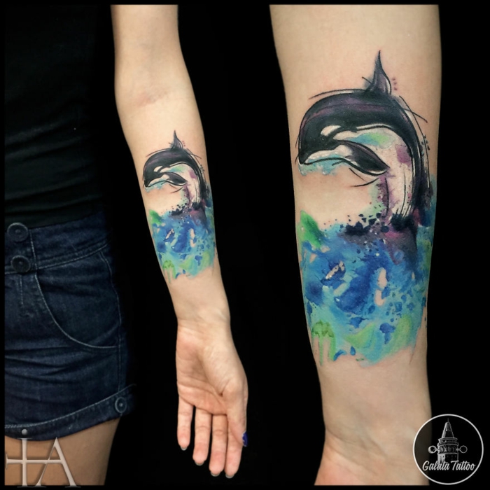 Authentique tatouage poignet femme, tatouage infini originale idée de tatouage coloré, la vie sauvage dans l'ocean 