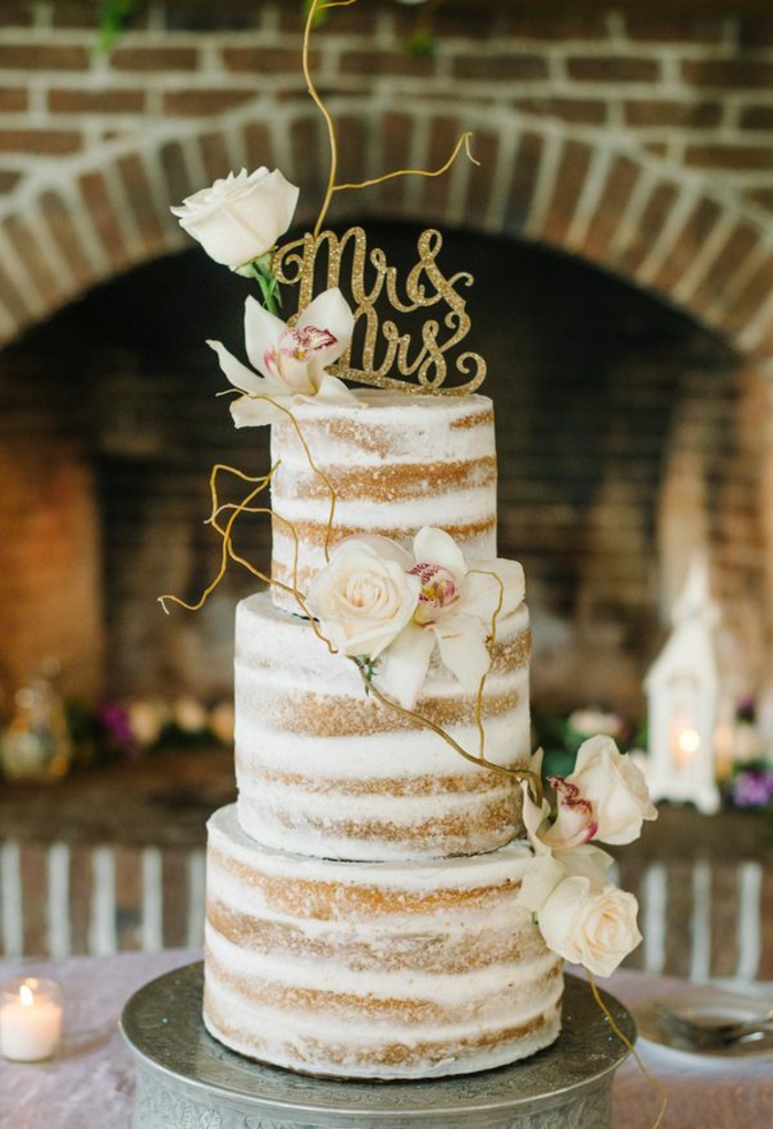 Gateau d anniversaire mariage naked cake, idée gateau anniversaire simple et beau image décoration minimaliste avec fleurs
