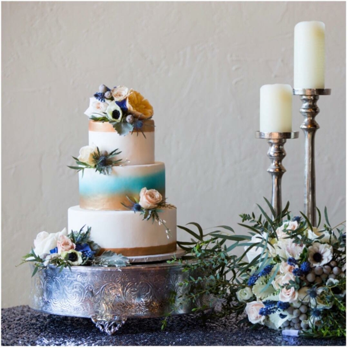 Beau gateau d anniversaire adulte, photo le plus beau gâteau du monde, gateau 3 etages decore de fleurs 