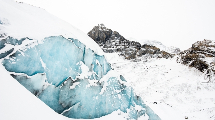 magnifique fond ecran pc, wallpaper gratuit pour fond d'écran hiver, paysage photo avec glace et neige dans les montagnes