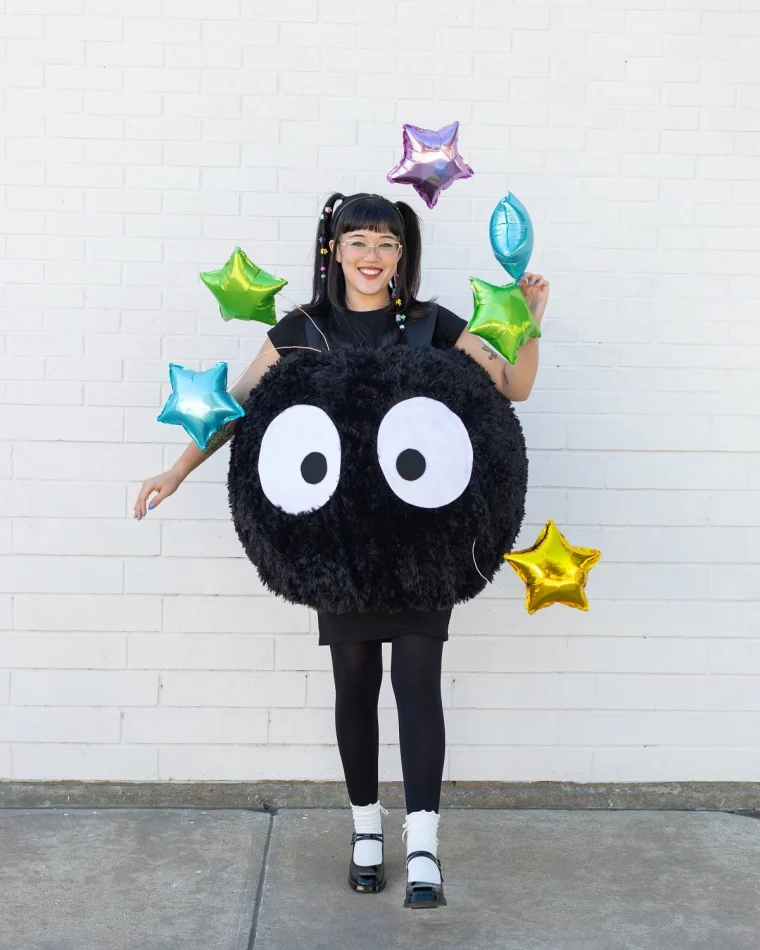 idee deguisement costume monstre noir fluffy yeux carton ballons