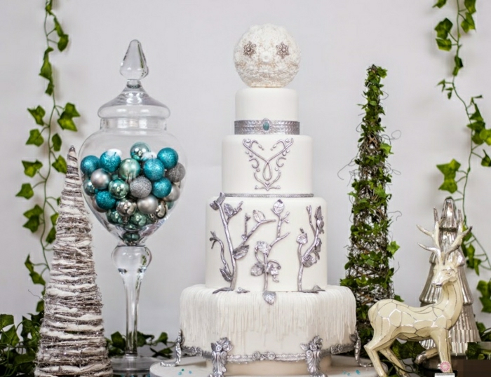 Gateau anniversaire fille, le plus beau gâteau du monde, image de gâteau, blanche gateau joliment decoree avec detailes au chocolat argente