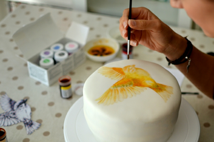 Gateau d anniversaire garçon, le plus beau gâteau du monde photo inspiration dessin sur gateau pate a sucre blanche et coloration de nourriture 